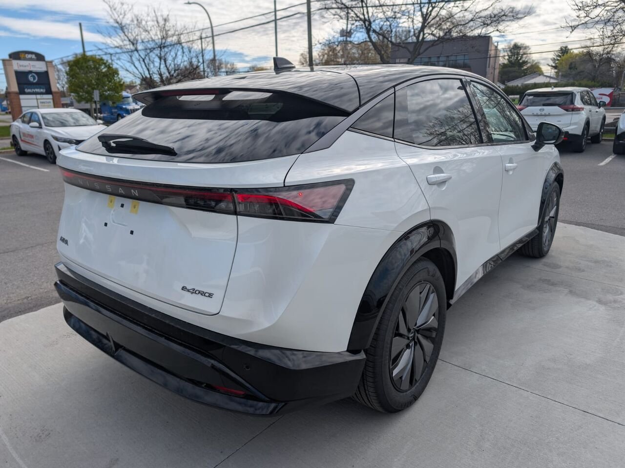 2026 NISSAN ARIYA ARIYA SL E-4ORCE Everest White Pearl Tricoat/Black Diamond Pearl Châteauguay - photo #9
