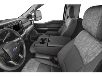 Ford Super Duty F-350 à roues arrière jumelées XLT
