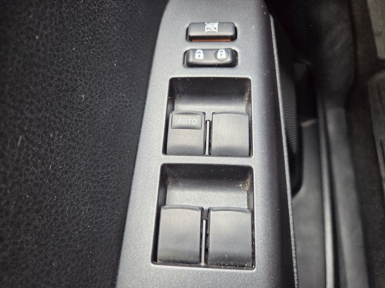 2016 Toyota RAV4 Hybrid White Mont-Laurier - photo #16