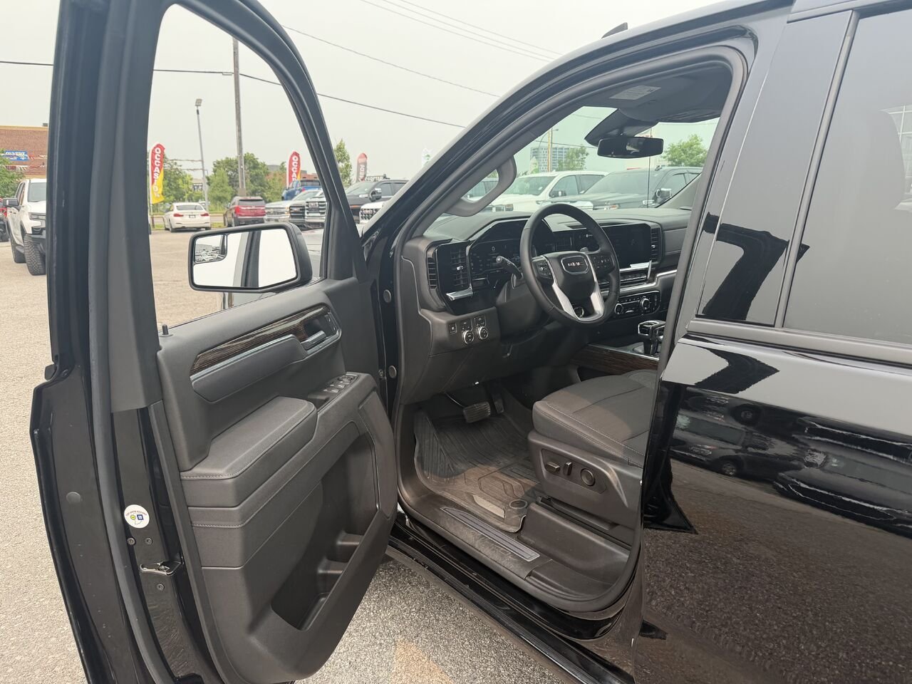 GMC SIERRA K1500 ELEVATION Elevation cabine multiplace 4RM 157 po 2025 Noir Gatineau - photo #1