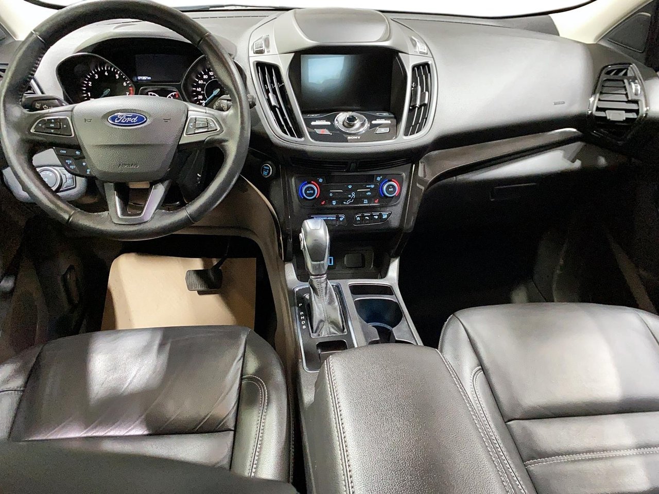Ford Escape NIV 1FMCU9J90KUA83083 2019 Blanc Chicoutimi - photo #8