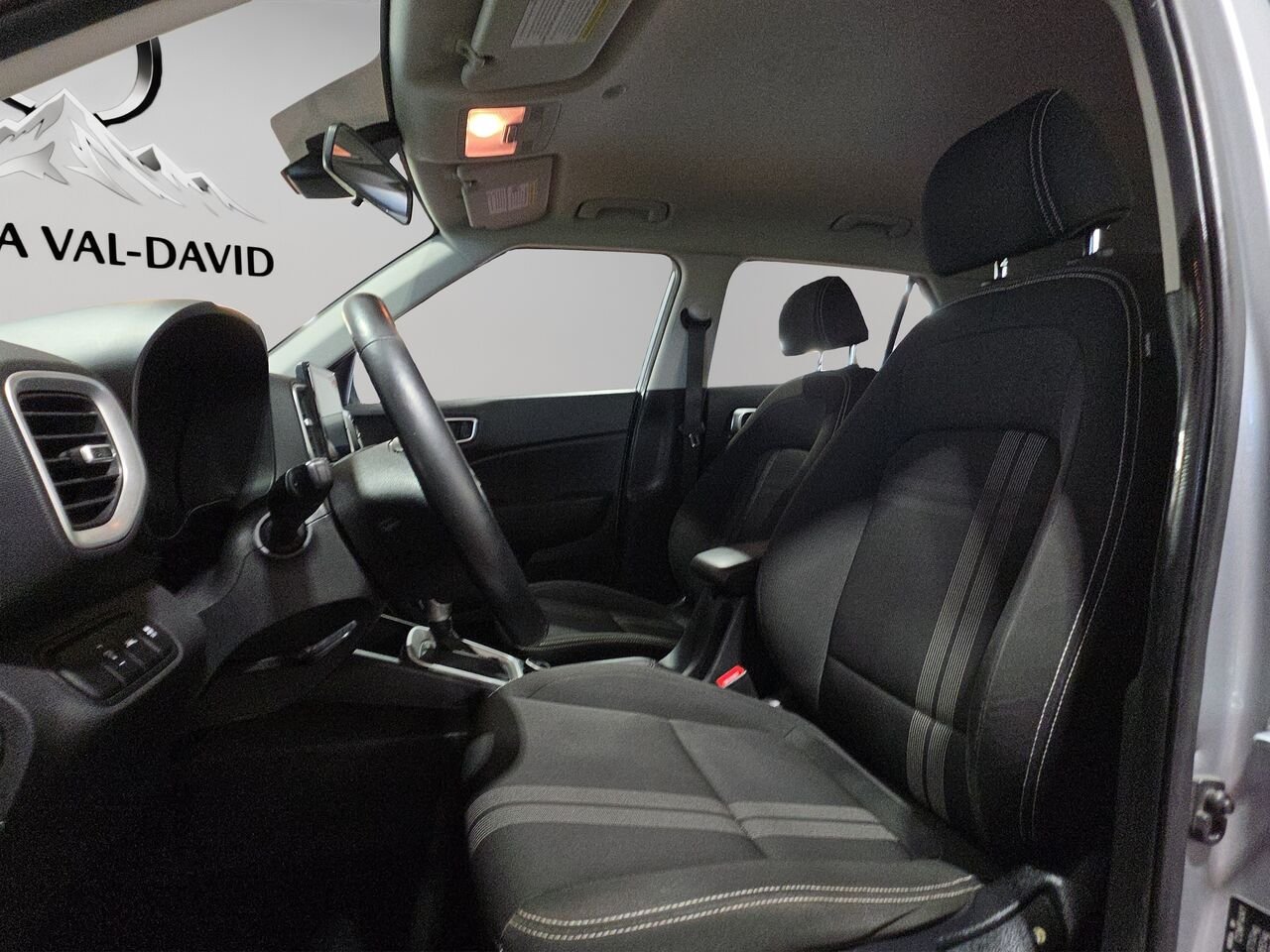 Hyundai Venue Preferred IVT, volant chauffant, commande audio au volant, Apple Carplay 2021 Argent Val-David - photo #6