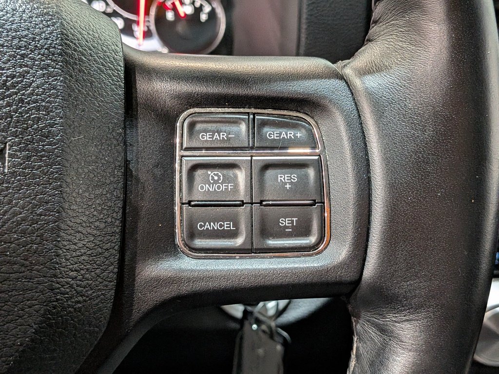Ram 1500 4WD Quad Cab 140.5" Sport 2017 Bleu Val-David - photo #15