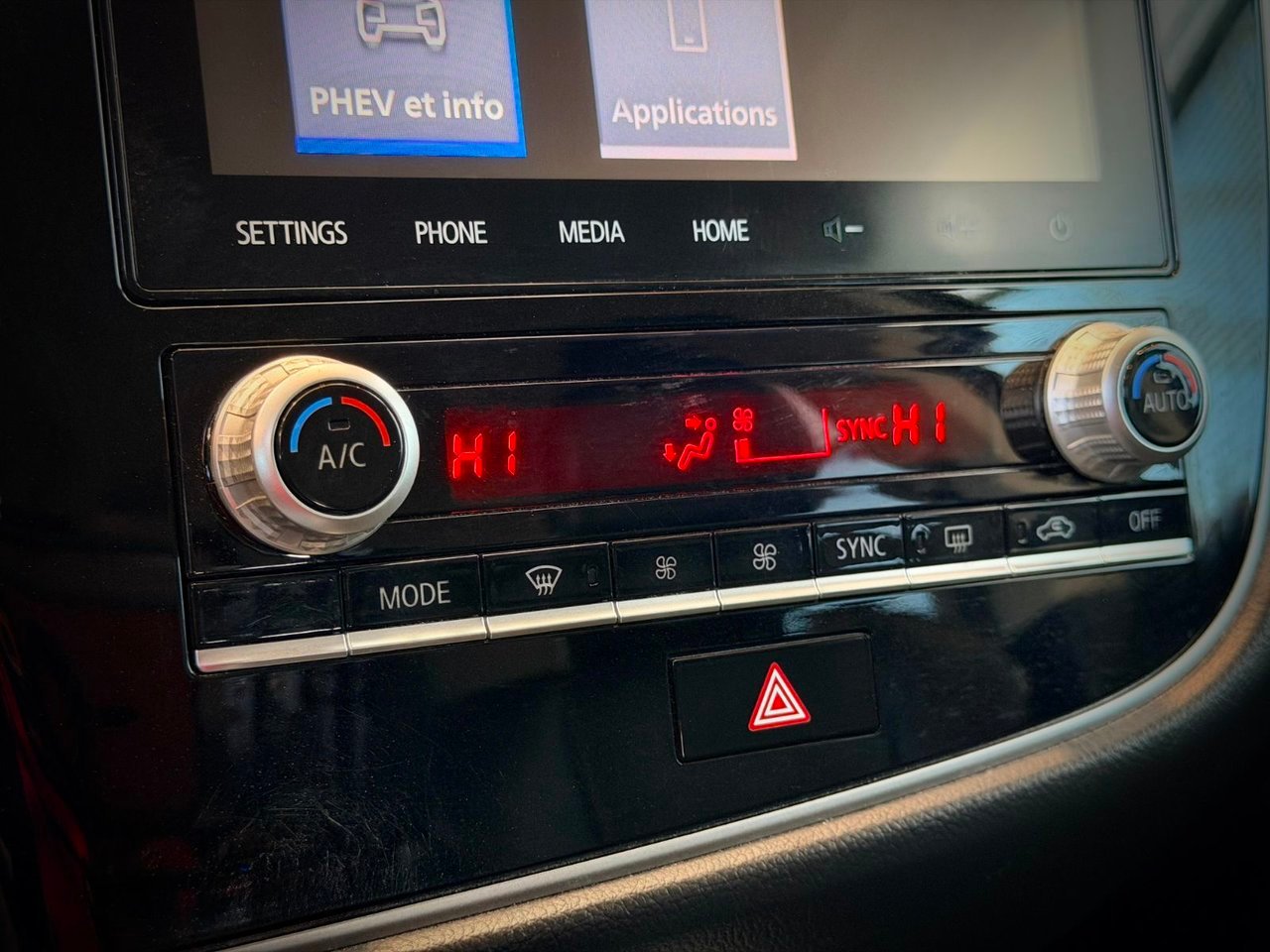 2020 Mitsubishi Outlander Plug-In Hybrid White Notre-Dame-des-Prairies - photo #30