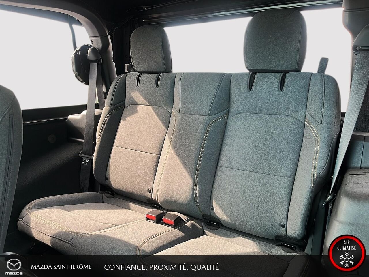 2024 Jeep Wrangler Sport 2 PORTES | TOIT SOUPLE | 4x4 | AUTOMATIQUE | V6 Black Saint-Jérôme - photo #21