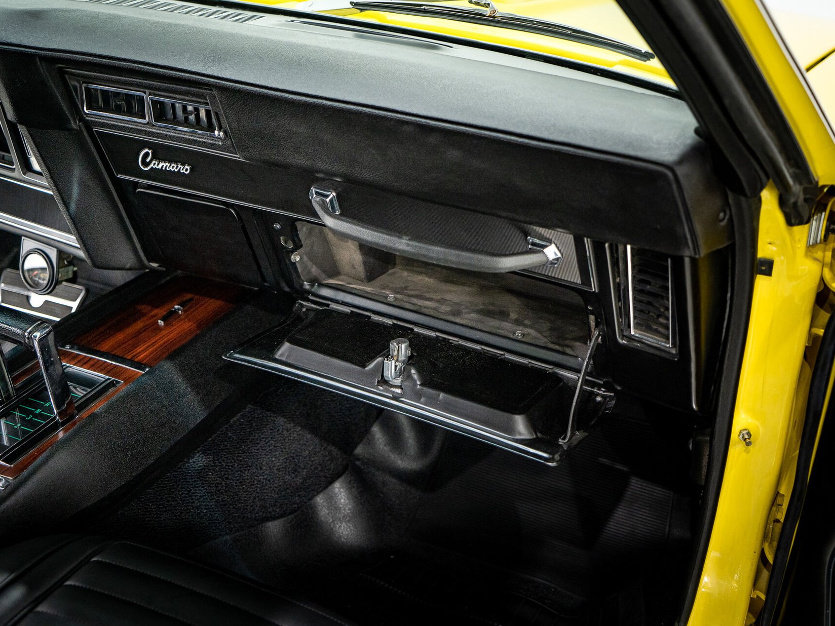 1969 Chevrolet Camaro SS **PRIX EN USD** With factory A/C Yellow Montreal - photo #65