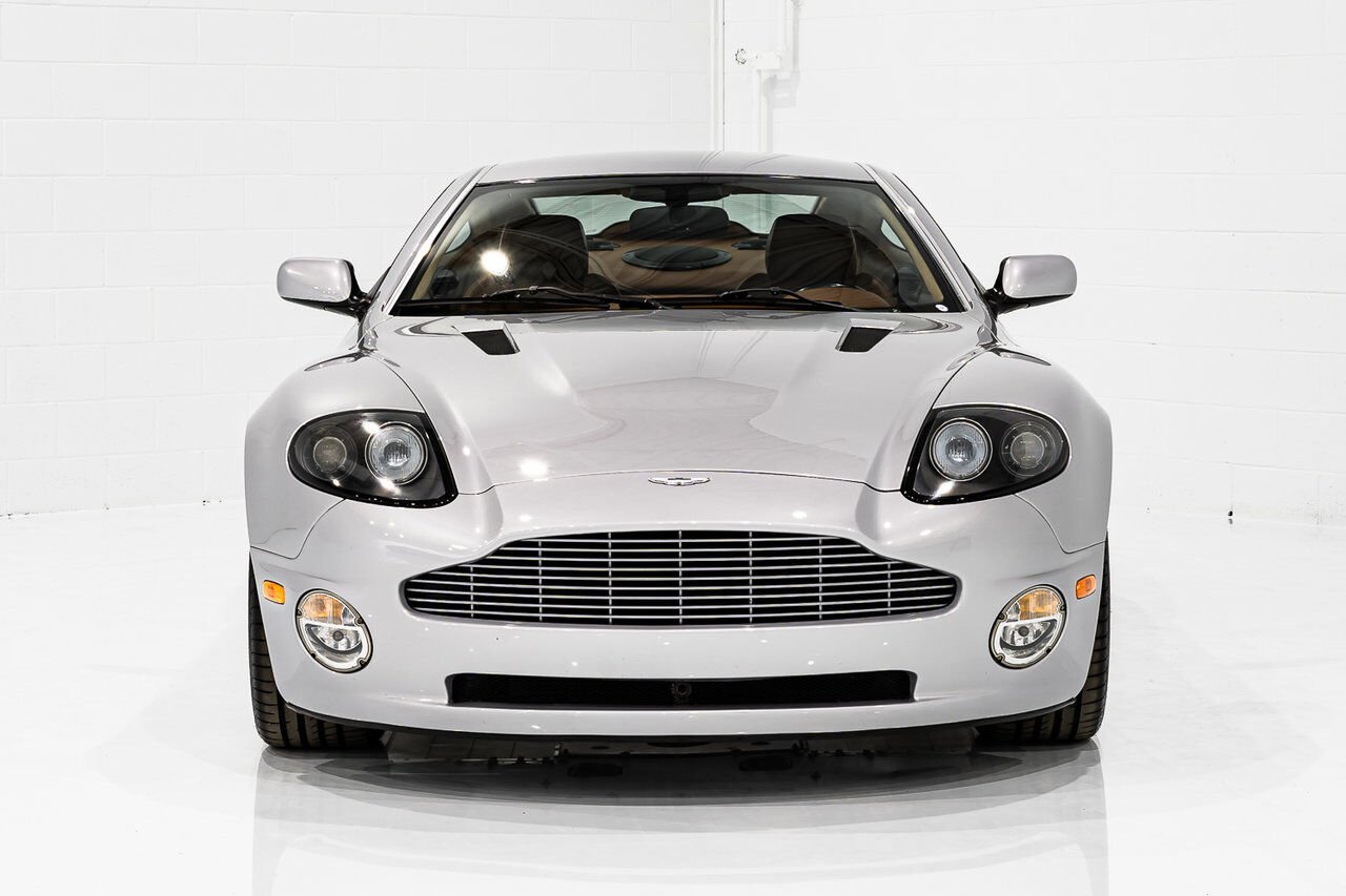Aston Martin Vanquish PRIX EN USD | ORIGINAL MSRP OF $225,000 USD - FACTORY UPGRADE TO VANQUISH S TRANSMISSION 2003 Gris Montréal - photo #46