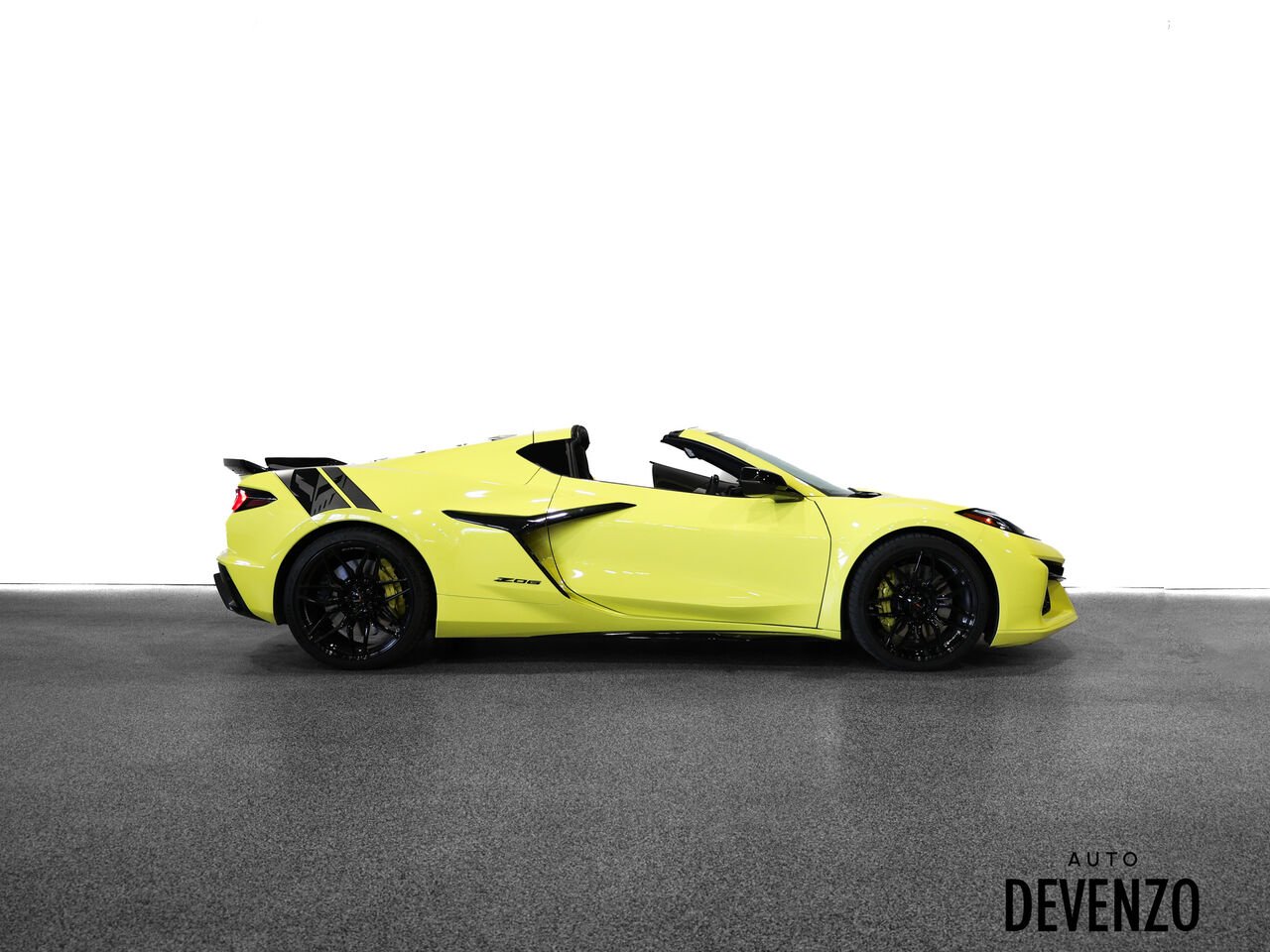2024 Chevrolet Corvette Yellow Saint-Eustache - photo #2