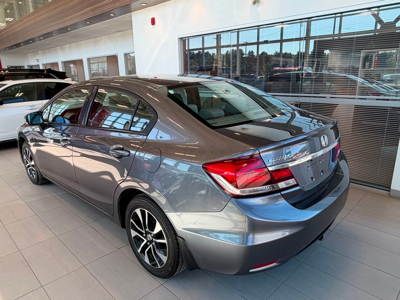 2015 Honda Civic Sedan Silver Notre-Dame-des-Prairies - photo #4