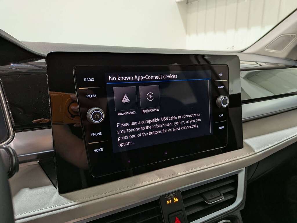 2026 Volkswagen Taos Comfortline 4MOTION White Val-David - photo #16