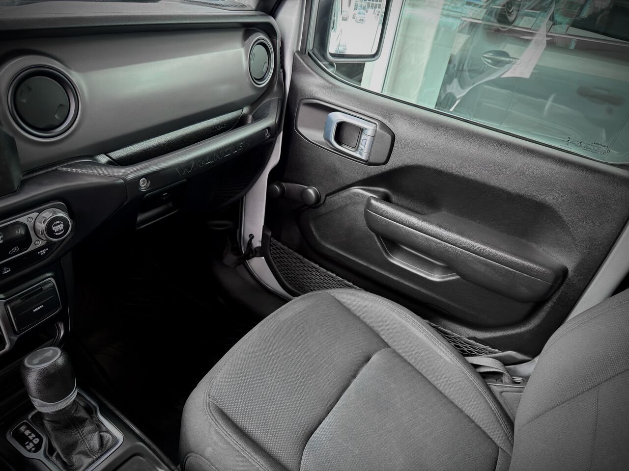 Jeep Wrangler 2022 Argent Notre-Dame-des-Prairies - photo #18
