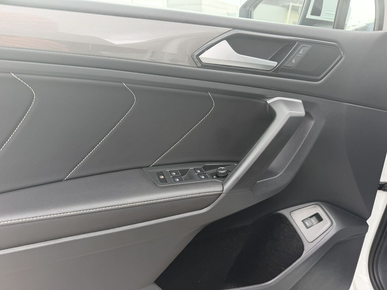 Volkswagen Tiguan Comfortline 4MOTION 2024 Blanc Laval - photo #22