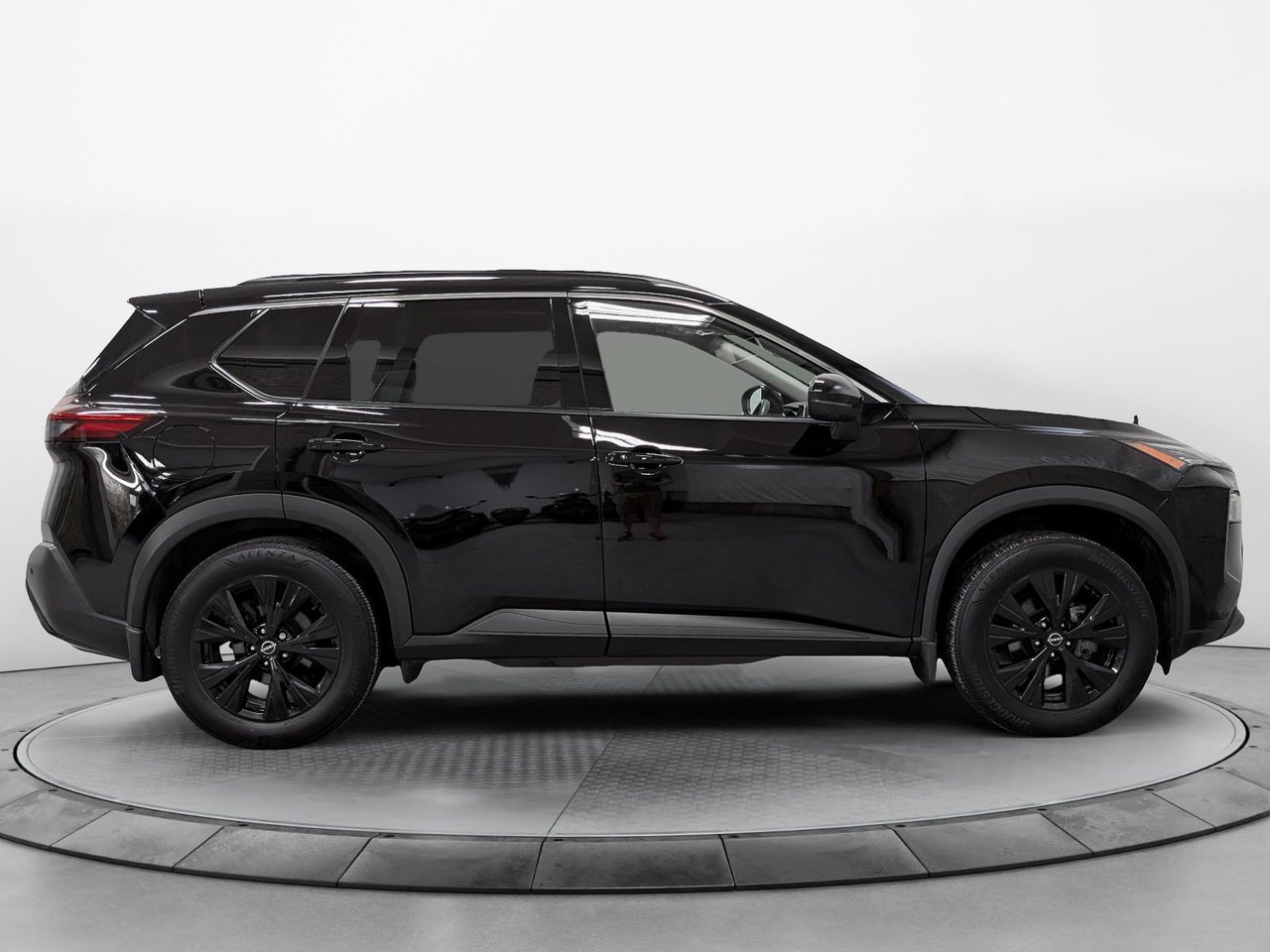 2023 Nissan Rogue SV avec ensemble Toit ouvrant Saint-Eustache - photo #6
