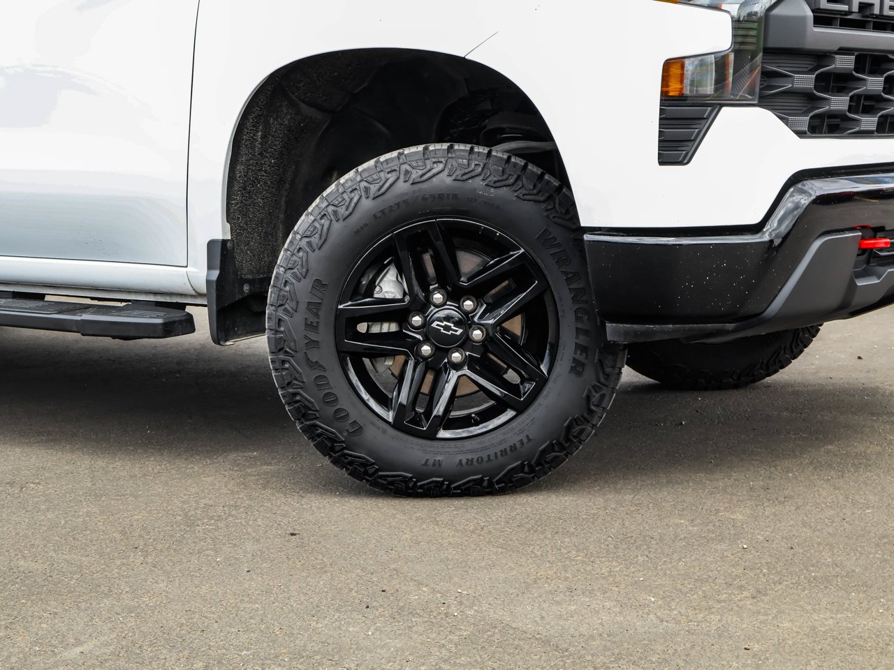 2025 Chevrolet Silverado 1500 4WD Crew Cab 147 Custom Trail Boss White Sherwood Park - photo #10