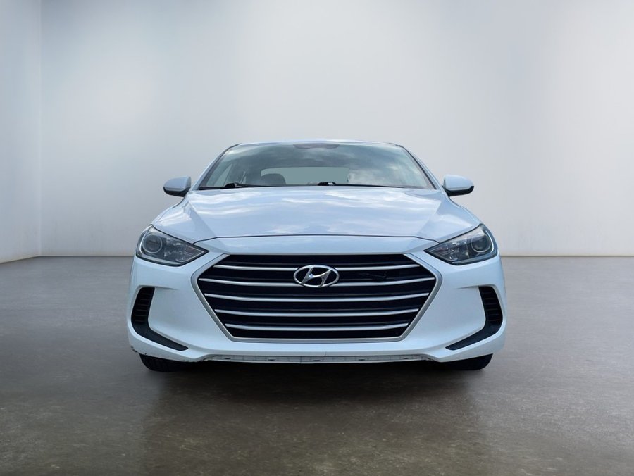 Hyundai ELANTRA Berline 4 portes, boîte manuelle, L 2017 Blanc
