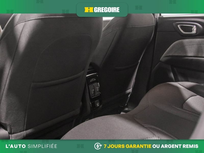 2023 Jeep Compass White Saint-Eustache - photo #24