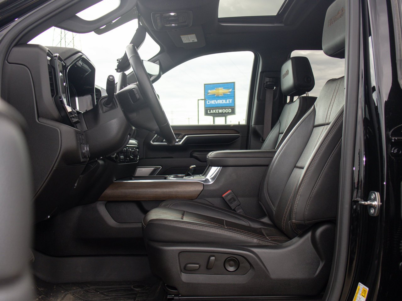 2024 Chevrolet Silverado 3500HD 4WD Crew Cab 159 High Country Black Sherwood Park - photo #17