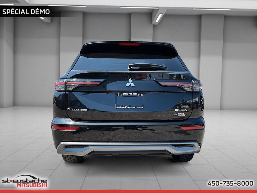 2026 Mitsubishi Outlander Plug-In Hybrid LE S-AWC Black Diamond Premium Finish