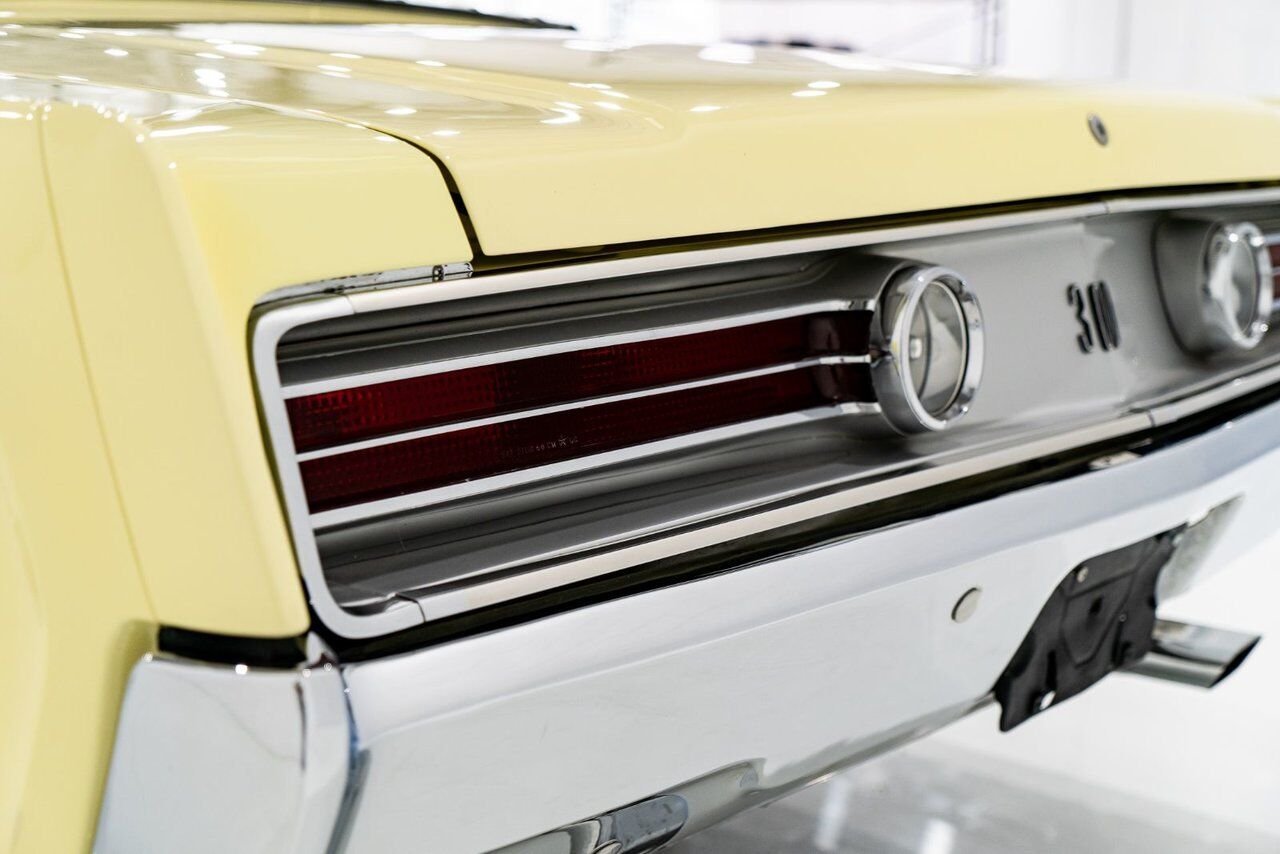 Chrysler 300 PRIX EN USD 440cu.in. Fully restored example 1968 Jaune Montréal - photo #46
