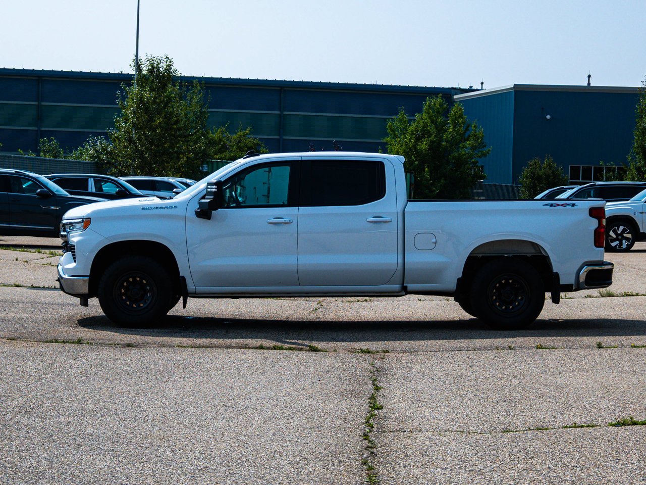 2025 Chevrolet Silverado 1500 4WD Crew Cab 147 LT White Sherwood Park - photo #9