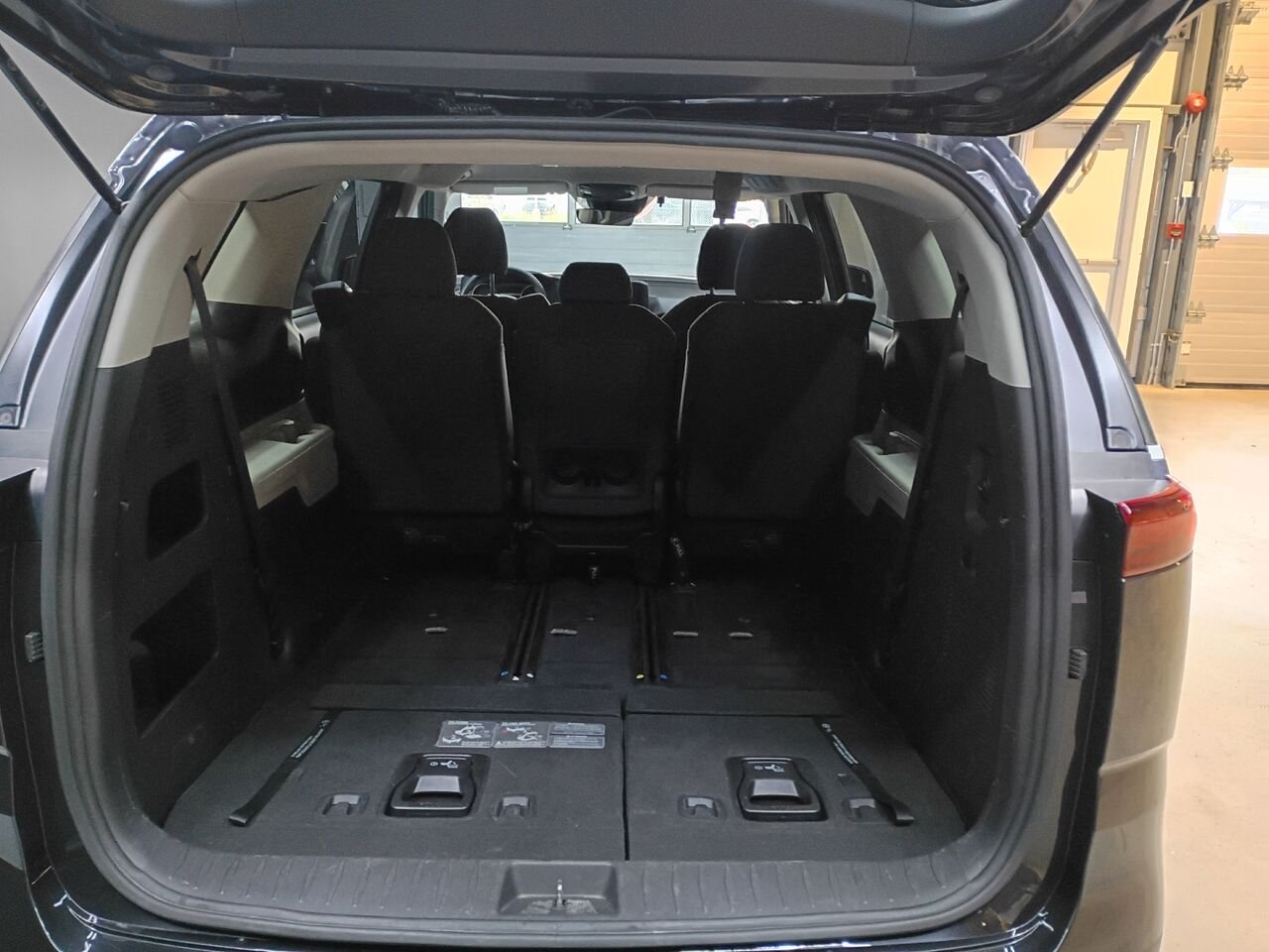 2022 Kia Carnival Grey Blainville - photo #13