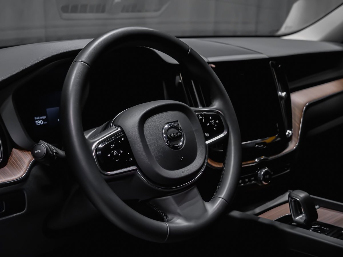 Volvo XC60 PLUS DARK THEME 2023 Noir Montréal - photo #7