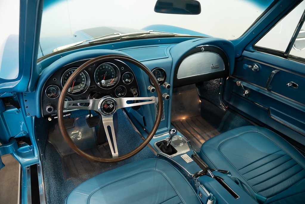 Chevrolet Corvette 1967 Bleu Montréal - photo #21