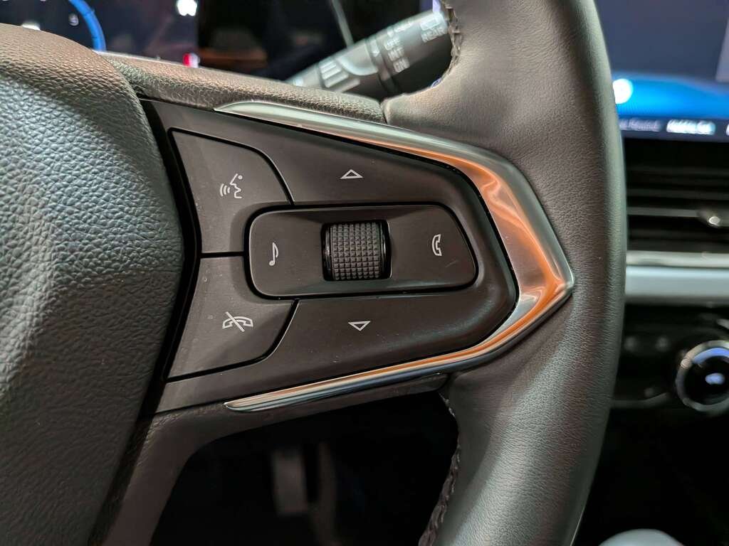 2025 Chevrolet Trax FWD 4dr LT White Val-David - photo #16