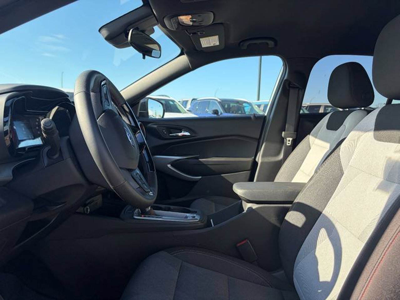 2025 Chevrolet Trax FWD 4dr 1RS White Sherwood Park - photo #5