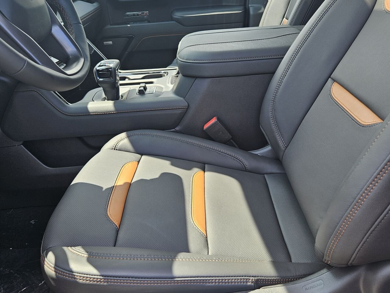 2026 GMC Sierra 1500 AT4 cabine multiplace 4RM 157 po Summit White Thetford Mines - photo #13