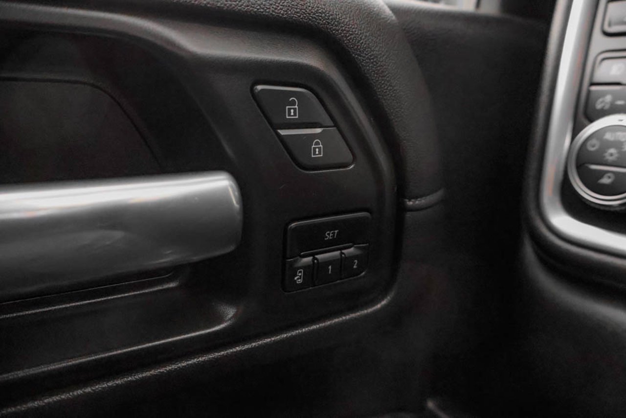 2023 GMC Sierra 2500HD 4WD Crew Cab 159 Denali White Sherwood Park - photo #17