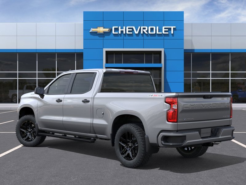 CHEVROLET Silverado 1500 K1500 SILVERADO CREW CAB CUSTOM STD/BOX (1CX) 2026 Gris sterling métallisé Rivière-du-Loup - photo #2