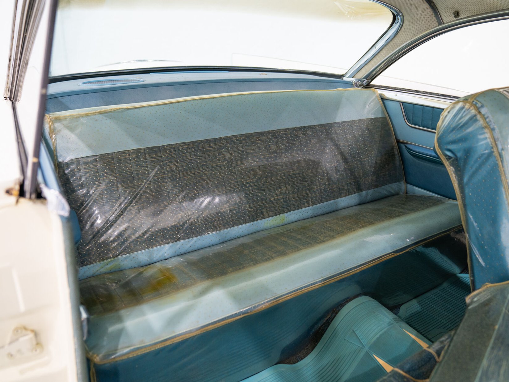 1961 Chrysler Windsor White Montreal - photo #13