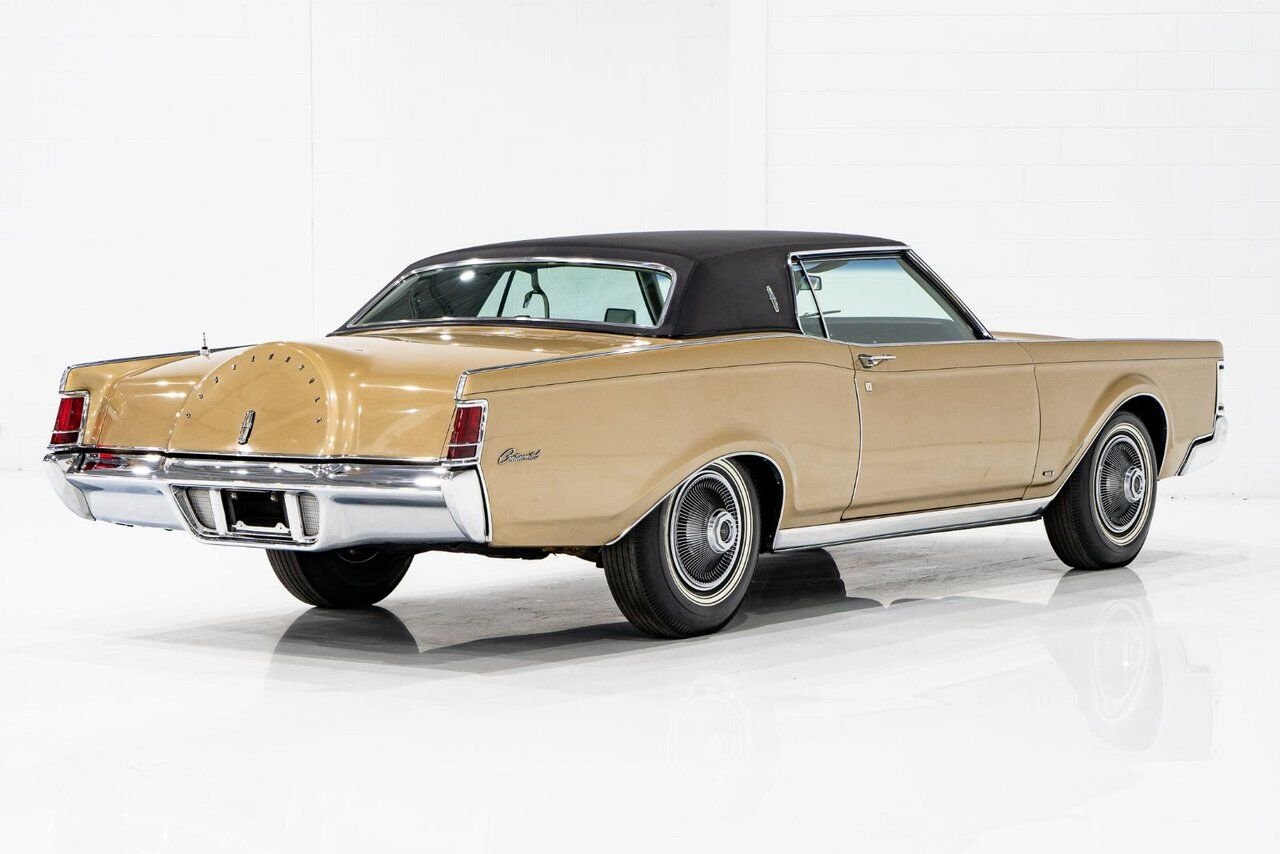 Lincoln Continental Only 687 miles from new. Unrestored example **PRICE IN USD** 1969 Or Montréal - photo #21