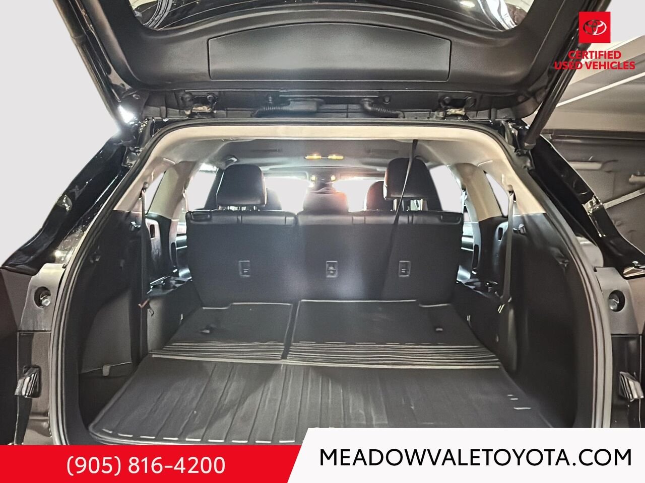2021 Toyota Highlander One Owner, Clean Car Fax, Power Sunroof, Power Trunk, Power Seat, SofTex Leather Midnight Black Metallic Mississauga - photo #22
