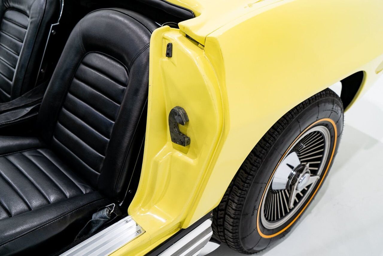 Chevrolet Corvette Matching# 427/425HP IP Code **PRICE IN USD** 1966 Jaune Montréal - photo #80