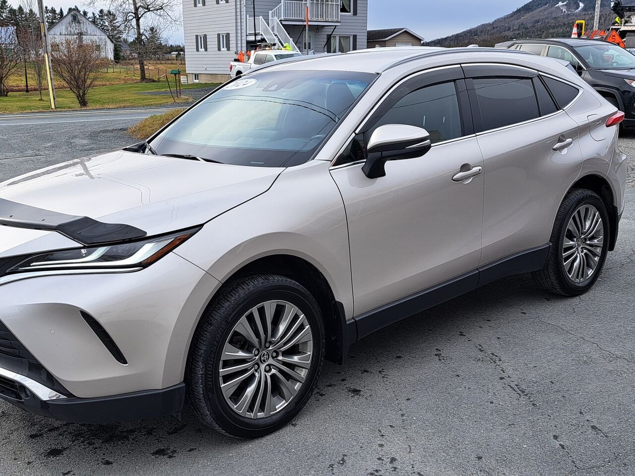 Toyota Venza XLE TI 2024 Titane éclatant Lac-Etchemin - photo #0
