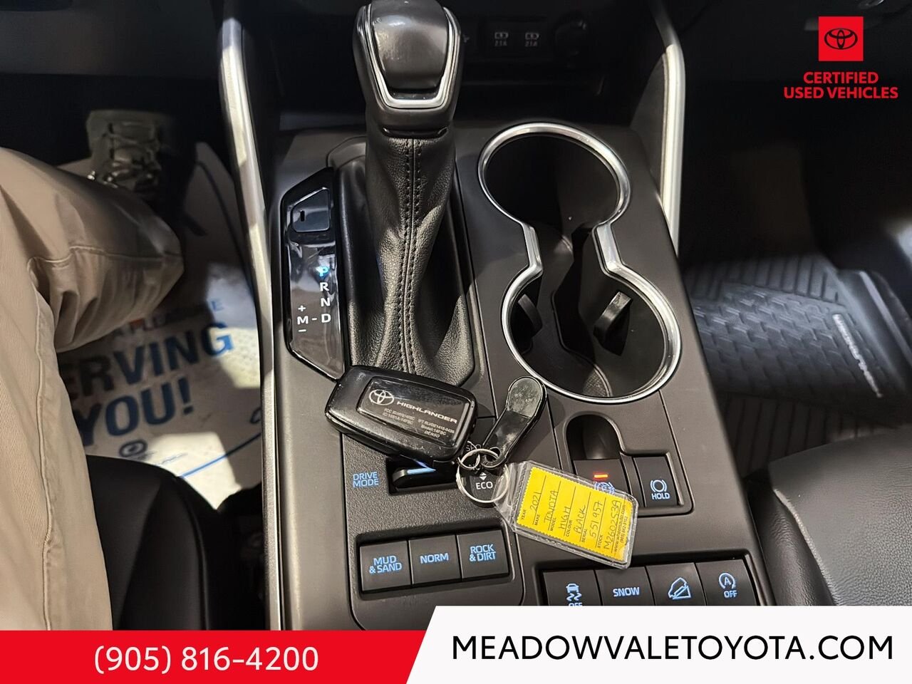 2021 Toyota Highlander One Owner, Clean Car Fax, Power Sunroof, Power Trunk, Power Seat, SofTex Leather Midnight Black Metallic Mississauga - photo #16