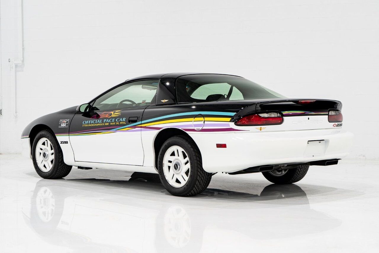 1993 Chevrolet CAMARO Z28 PRIX EN USD | Pace Car with only 957km (595mi) with original window sticker Black Montreal - photo #23