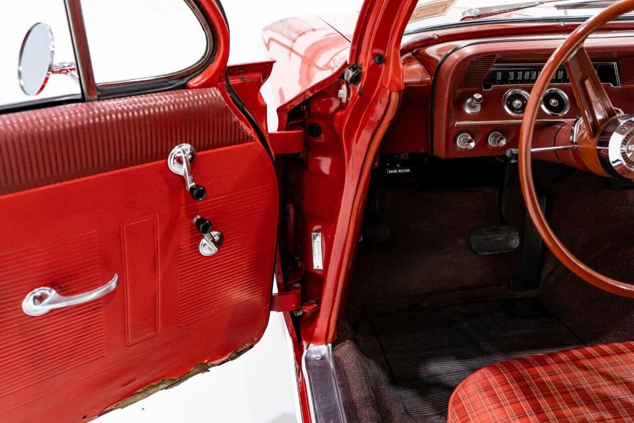 Chevrolet Biscayne Unrestored nearly all original parts 1962 Rouge Montréal - photo #60