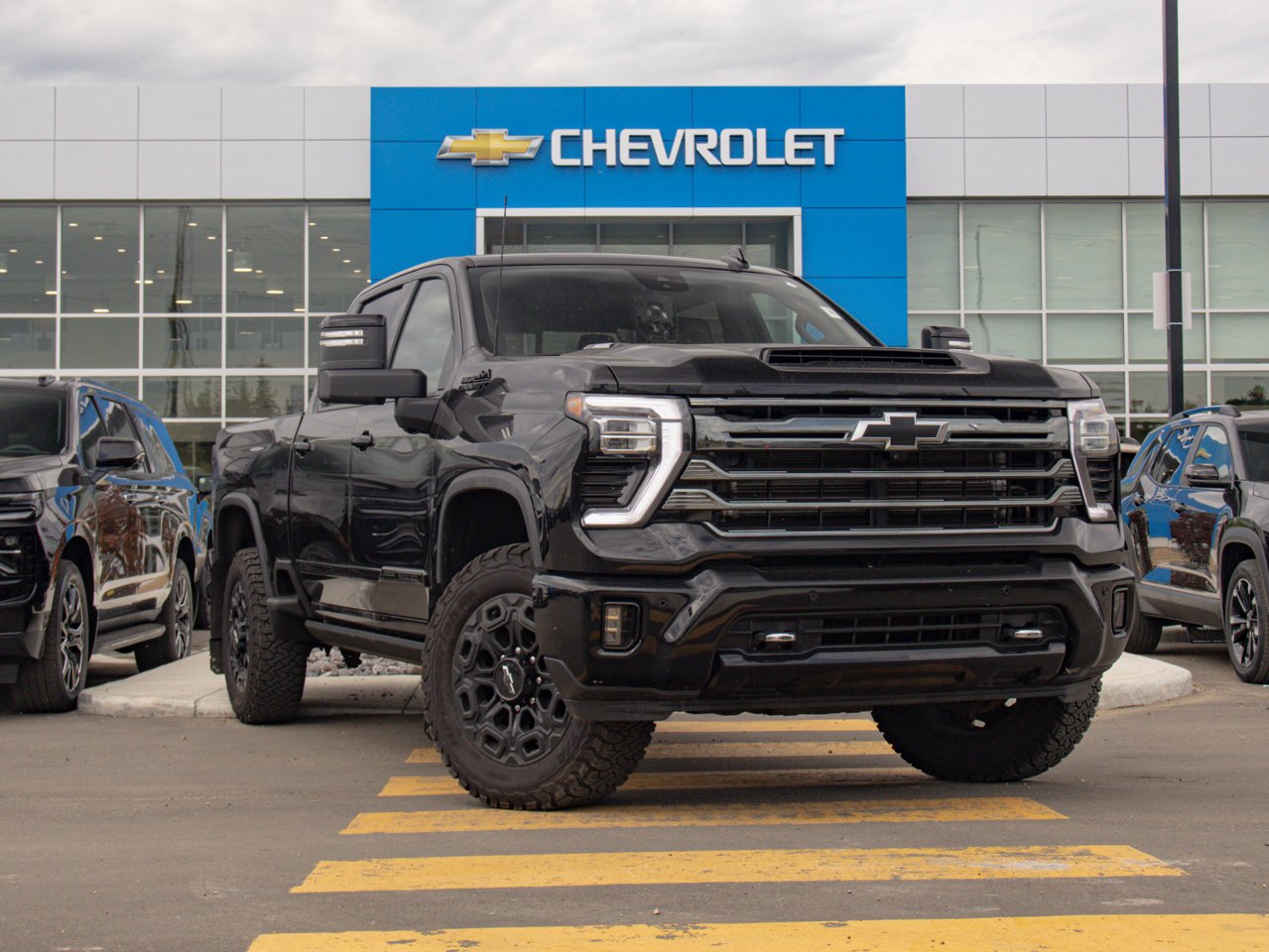 2024 Chevrolet Silverado 3500HD 4WD Crew Cab 159 High Country Black Sherwood Park - photo #1