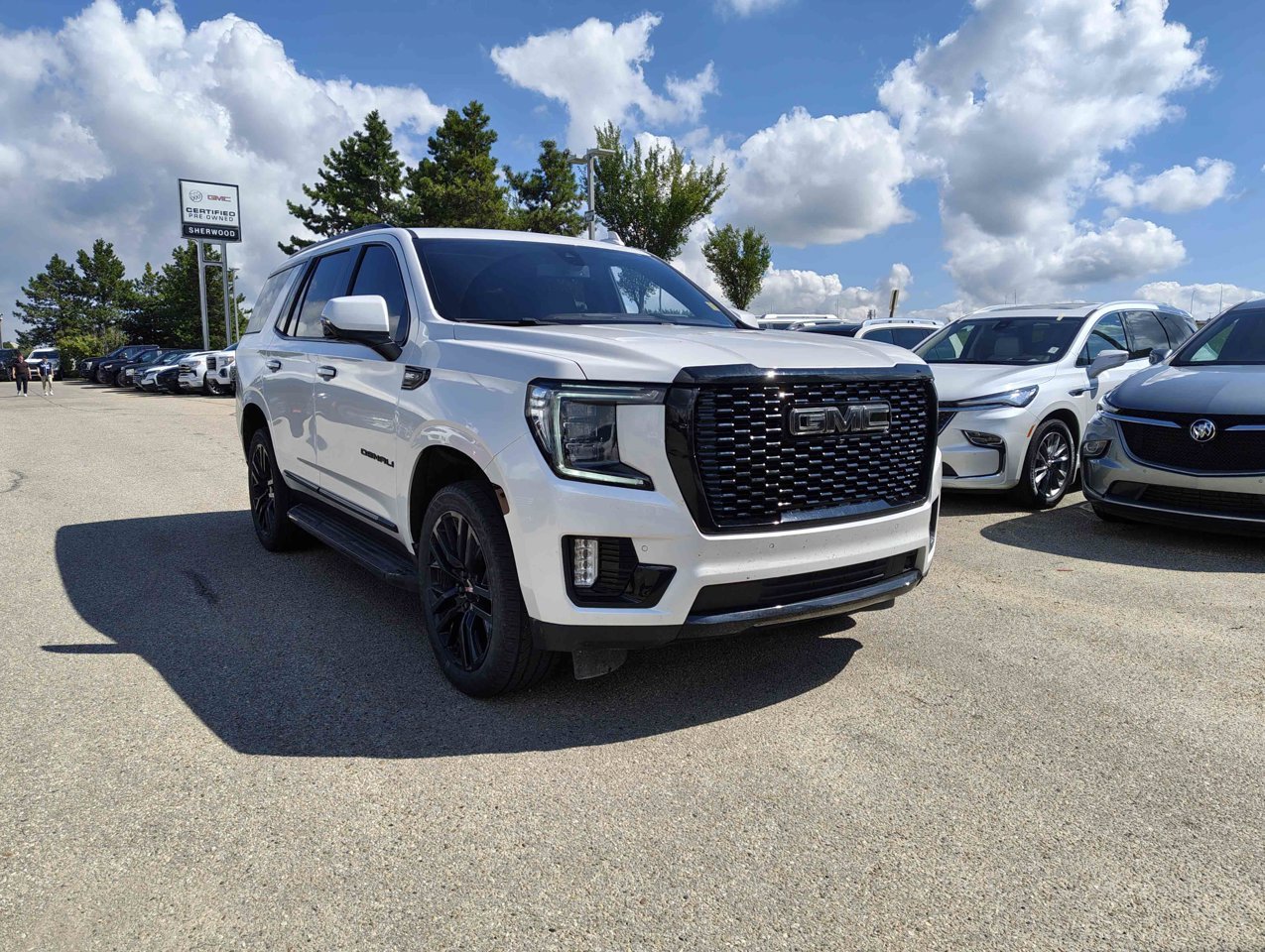 2021 GMC Yukon 4WD 4dr Denali White Sherwood Park - photo #2