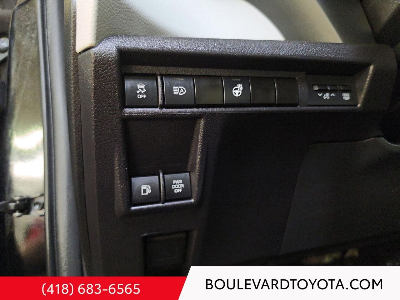 Toyota Sienna 99684A-77 | XSE, 7 places 2025 Noir minuit métallisé Québec - photo #12