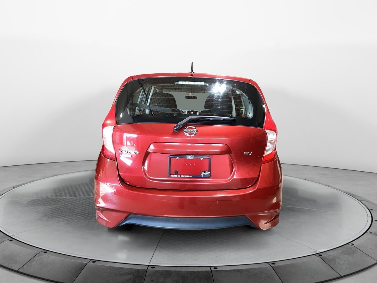 Nissan Versa Note NIV 3N1CE2CP7JL362949 2018 Rouge Chicoutimi - photo #2