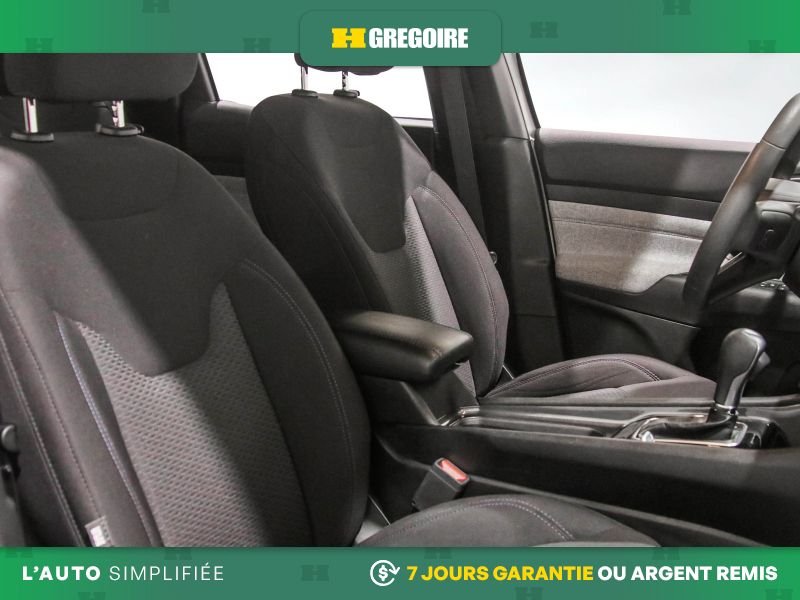 2023 Jeep Compass White Saint-Eustache - photo #27