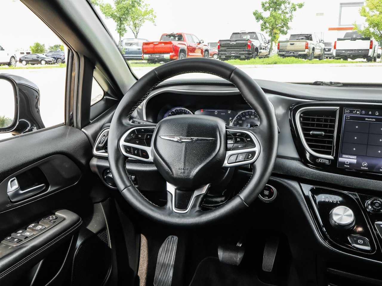 2025 Chrysler Grand Caravan SXT 2WD Black Sherwood Park - photo #18