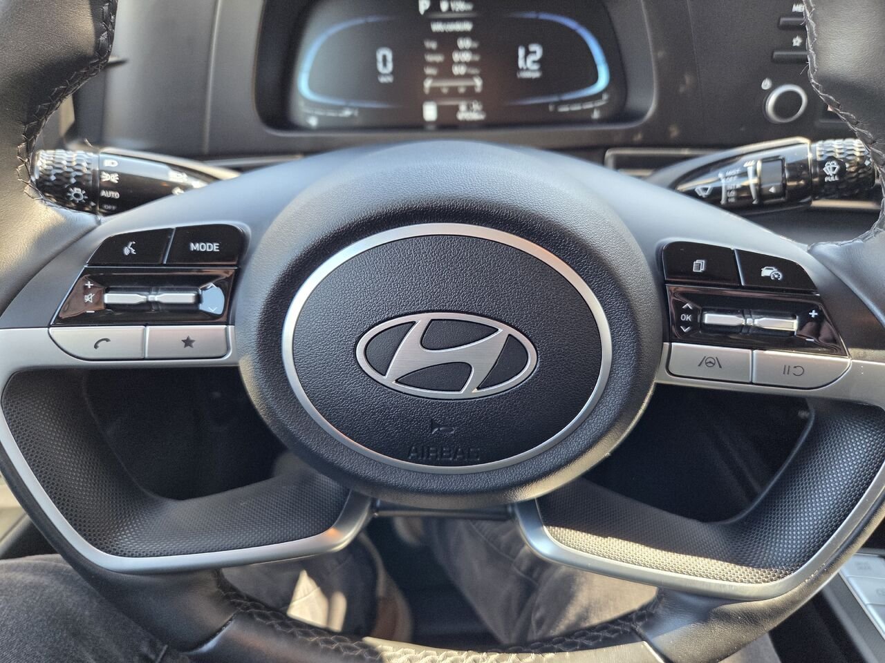 2024 Hyundai Elantra White Mont-Laurier - photo #17