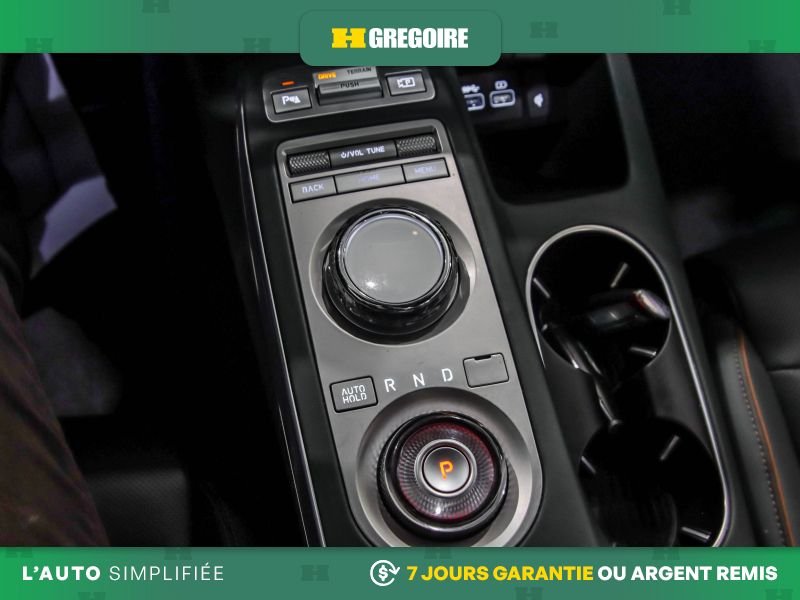 2023 Genesis GV70 White Saint-Eustache - photo #17
