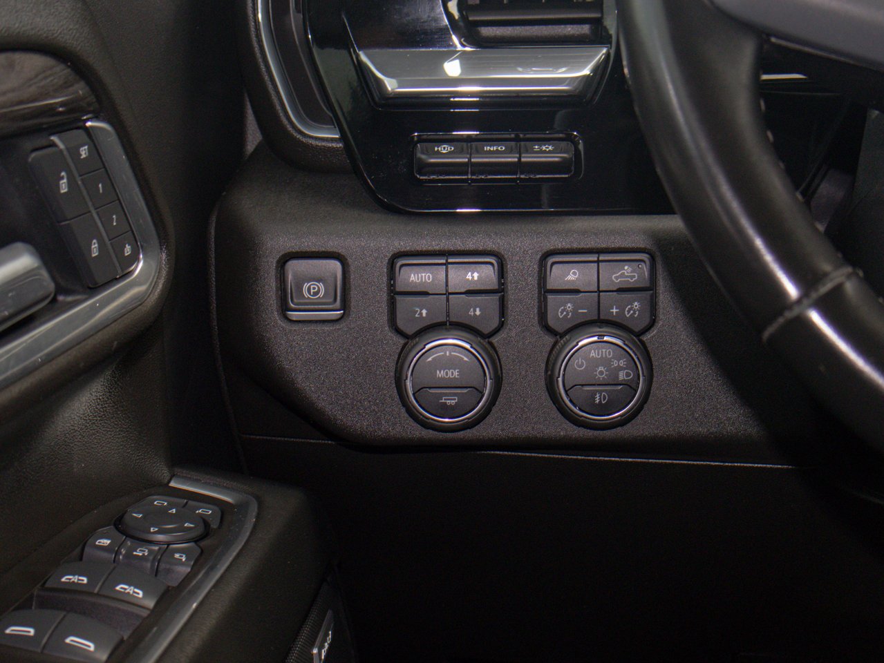 2025 Chevrolet Silverado 2500HD 4WD Crew Cab 159 LTZ White Sherwood Park - photo #24