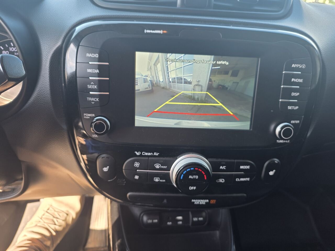 2018 Kia Soul White  - photo #15